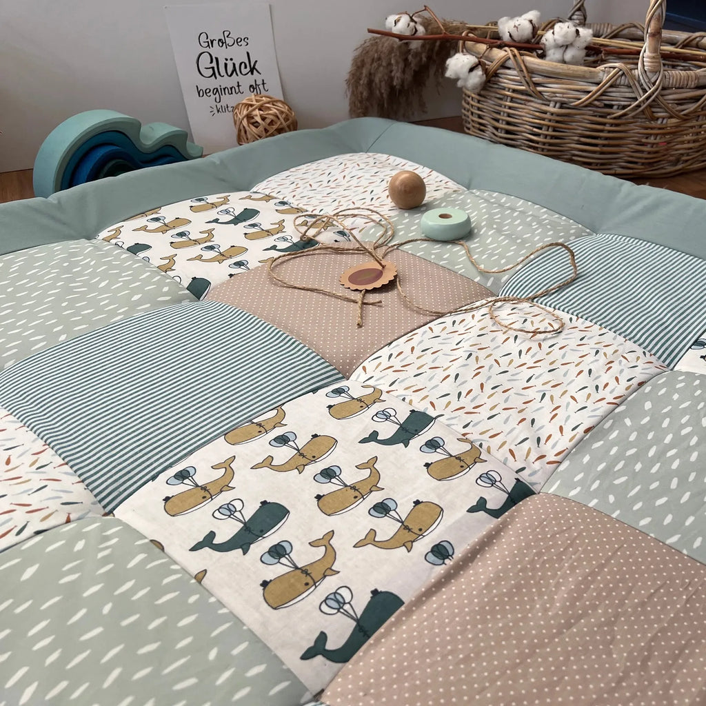 Einzelstück - 140x140 Krabbeldecke Pazifische Wale-babrause