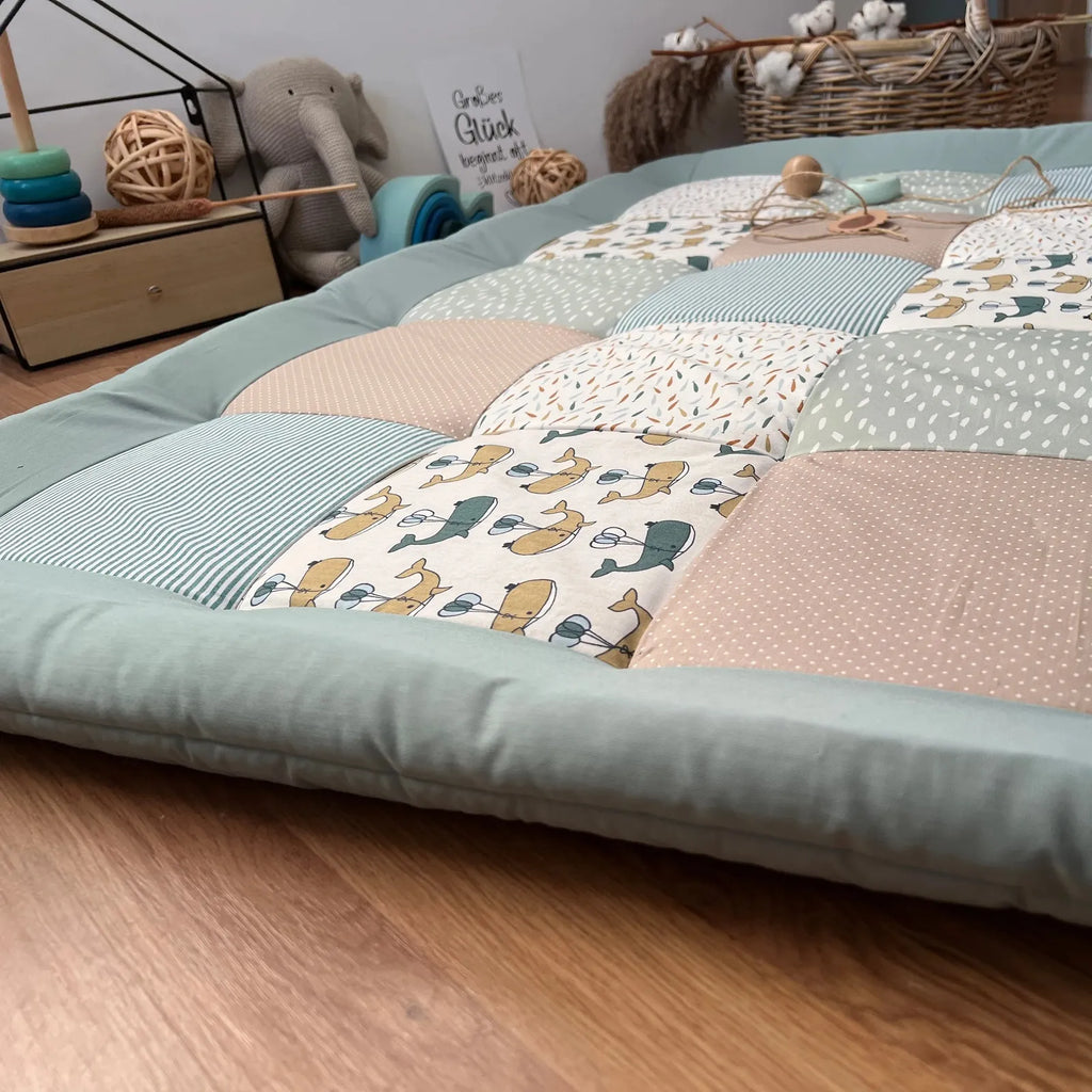 Einzelstück - 140x140 Krabbeldecke Pazifische Wale-babrause