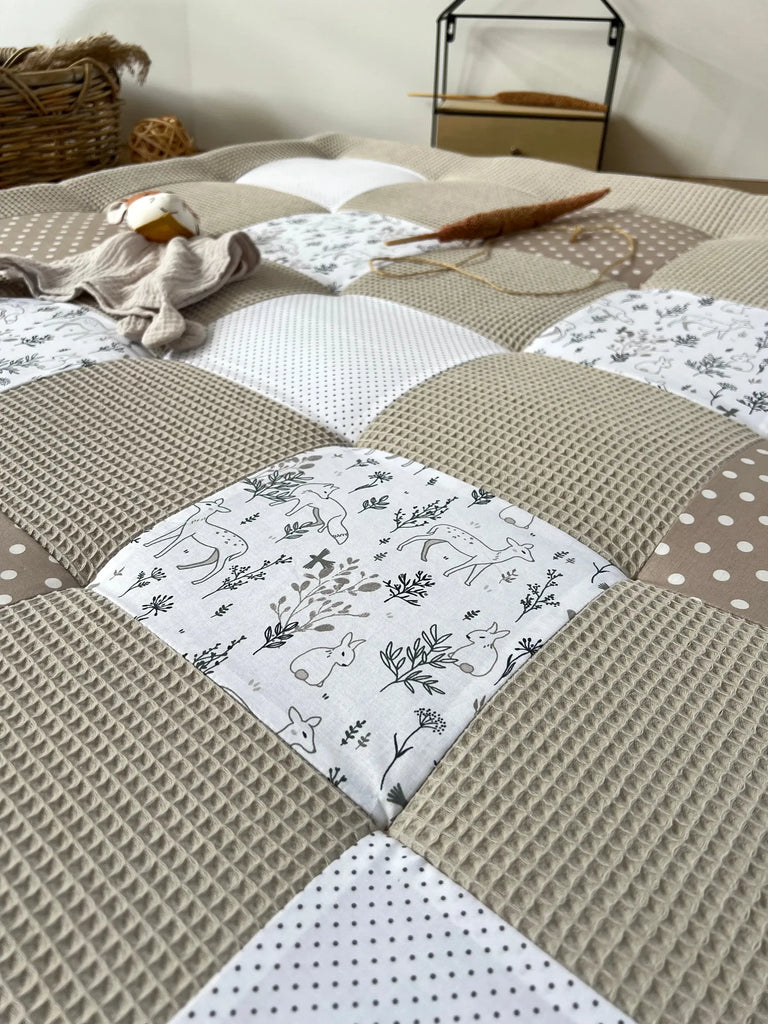 Einzelstück - 140x140 Krabbeldecke Waffelpique Waldfreunde Beige Creme-babrause